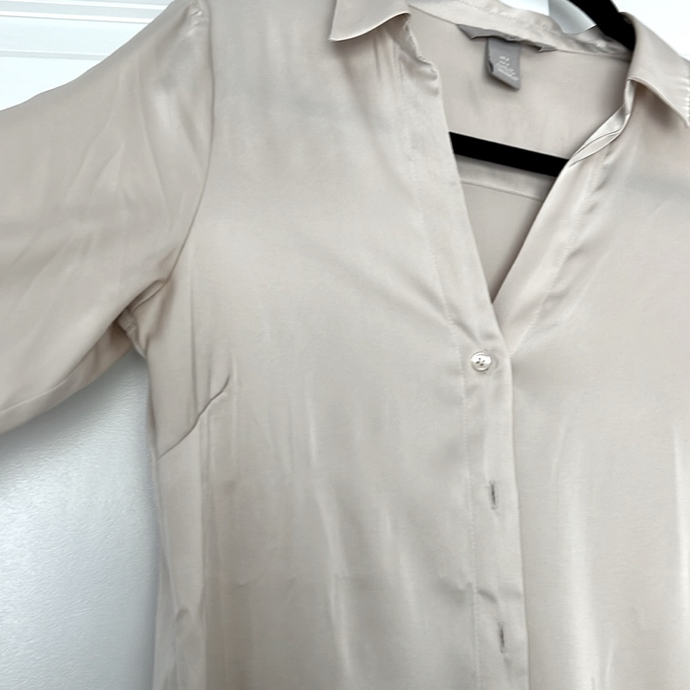 H&M Satin V-neck Collared Blouse - Picture 4 of 6